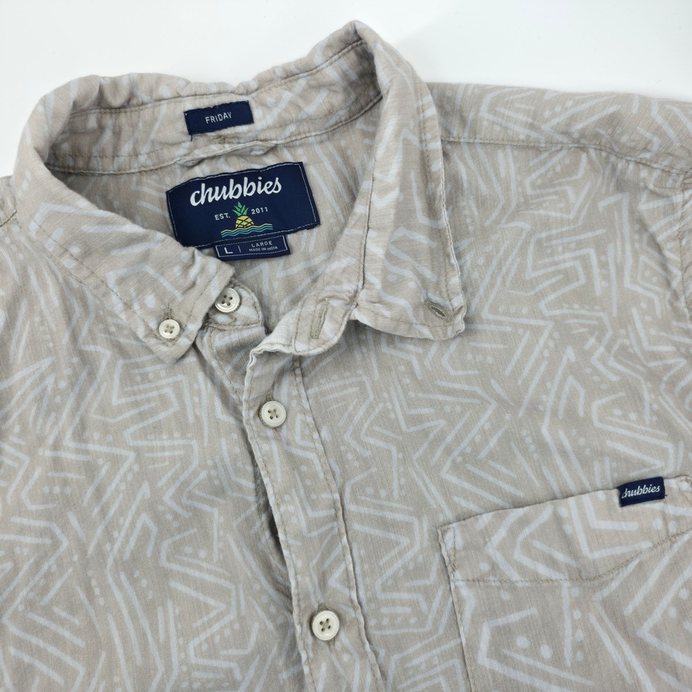 Chubbies Friday Shirt Mens Large Tan Geometric Tribal Short Sleeve Button Down